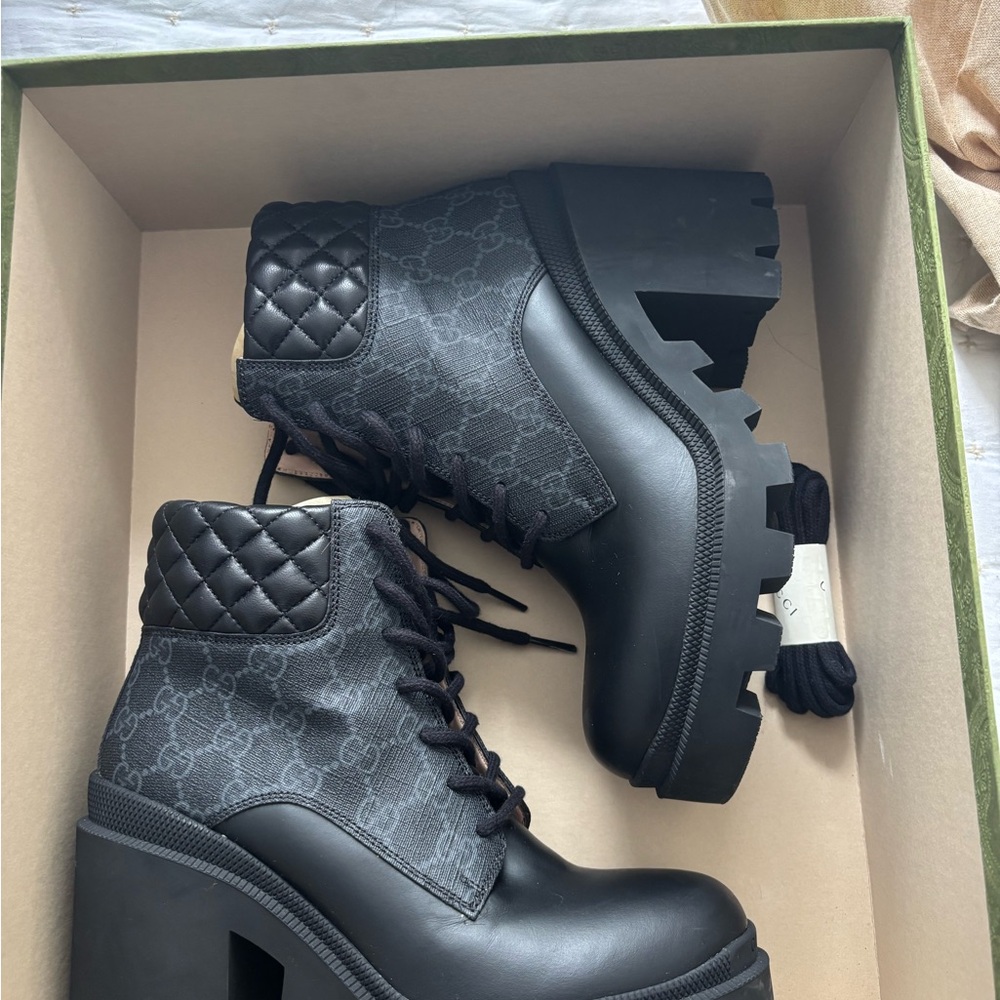 Gucci black leather Boots
